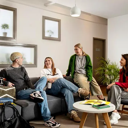 Apartment For Student Only At Phoenix Court In *
