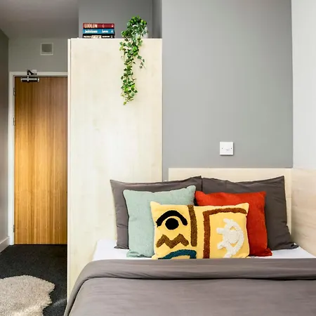 Apartment For Student Only At Phoenix Court In *
